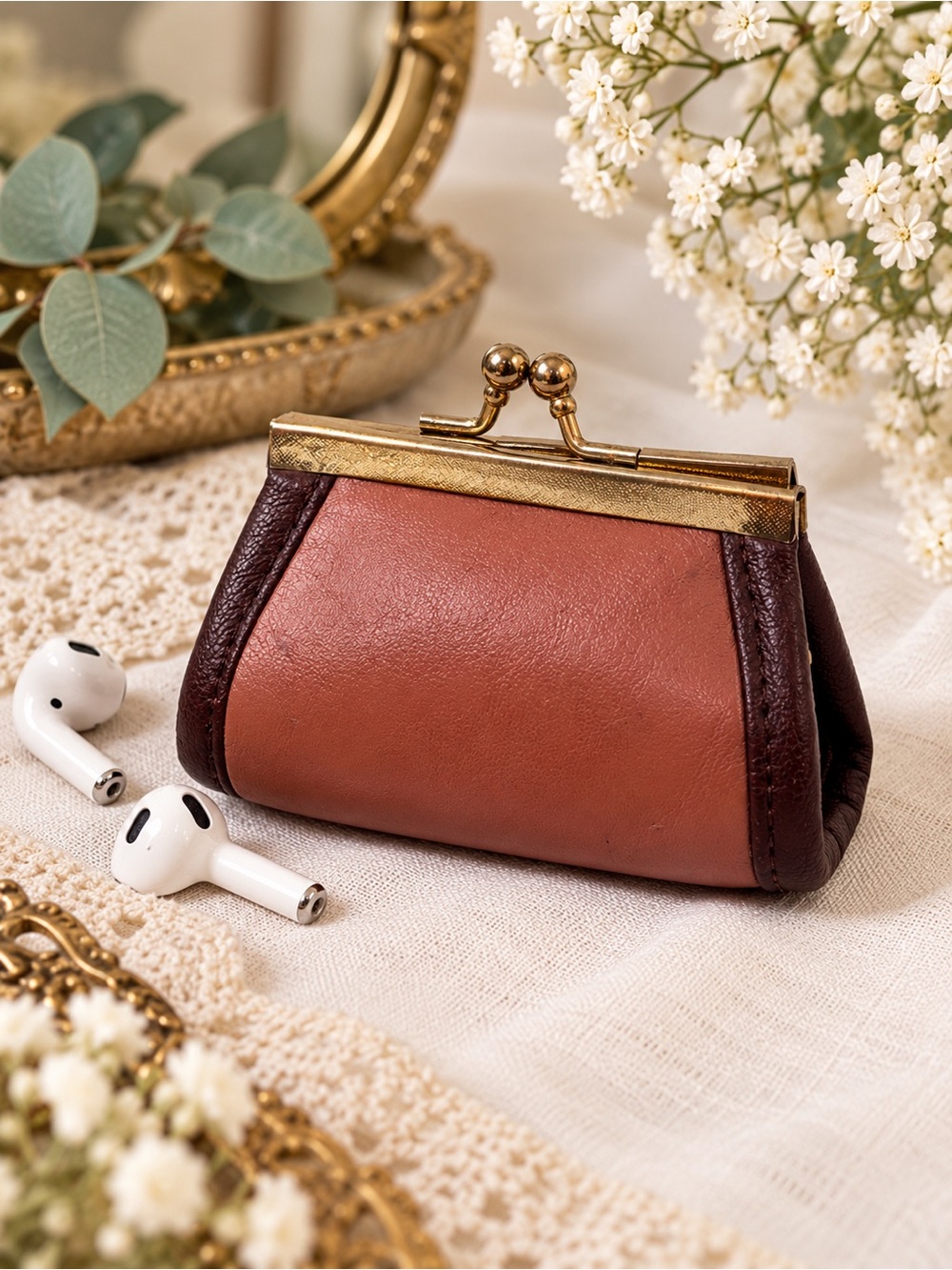 Vintage Mini Coin Purse – Two-Tone Brown Kiss-Lock Clasp